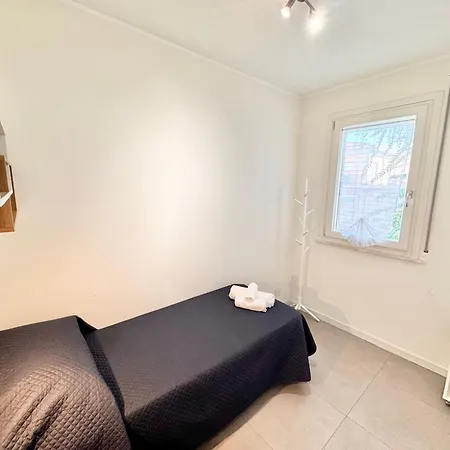 Апартаменты Charming Downtown *