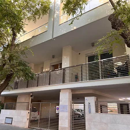 Apartament Charming Downtown