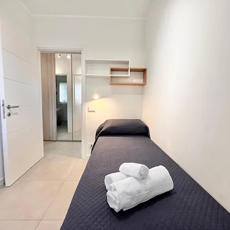 Apartament Charming Downtown