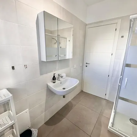 Charming Downtown Apartament